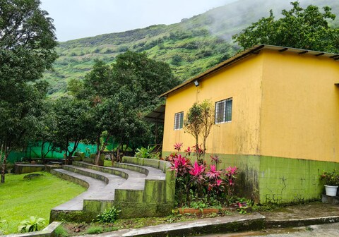 Rutuvan Girivan Resort