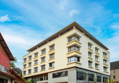 Yashshree Sanderling Mall Road