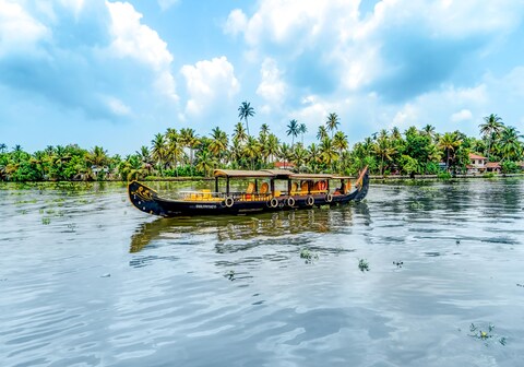 Alaya Stays Palm Dale | Serene Heritage Retreat by the Backwaters with Garden & Restaurant