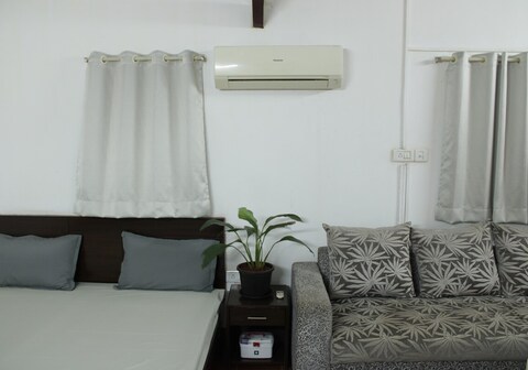 Goan Swiss Cottage With GardenSpace - Astrid Nest