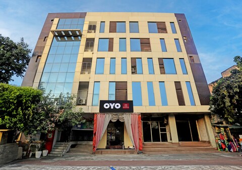 Collection O Noida Saffron