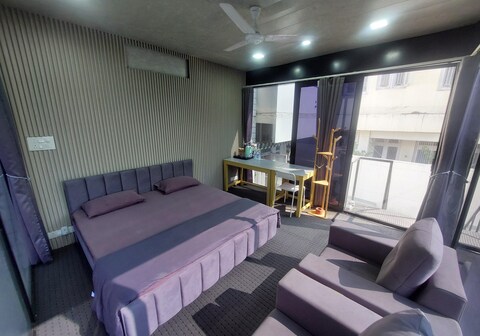 Jammu Homestay Glass Room