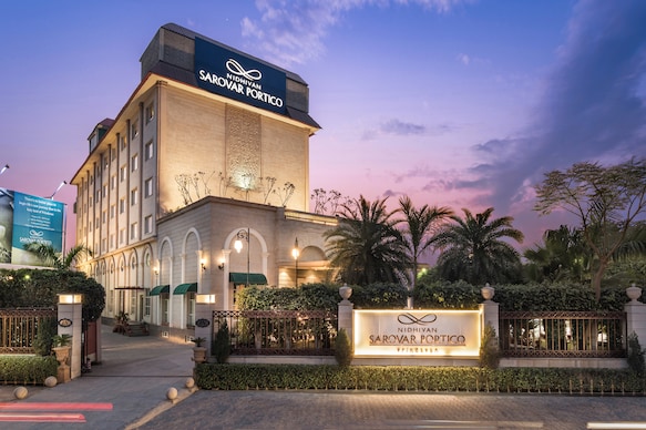 Nidhivan Sarovar Portico-Vrindavan Mathura