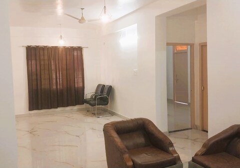 CozyStayz - A Perfect Family Stay near Kashi Vishwanath Temple