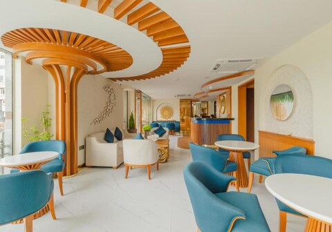 UMET Seaview Hotel with free return airport transfer
