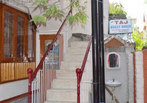 New Taj Guest House