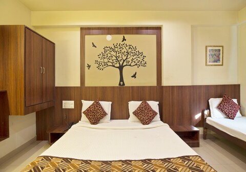 HOTEL NORTH STAR (Pure Veg.)