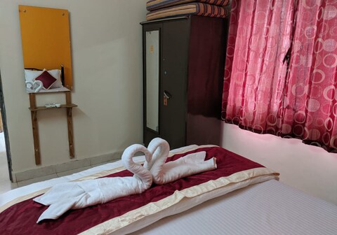 Sunshine Holiday Homes, Calangute.