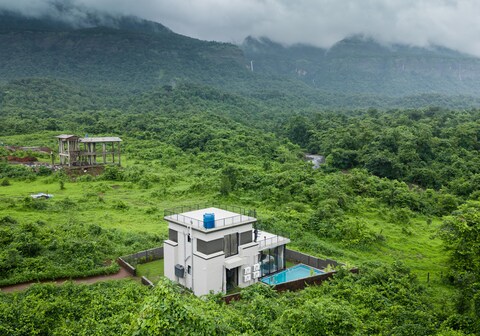 Parvata Vista by Soumil's Stays