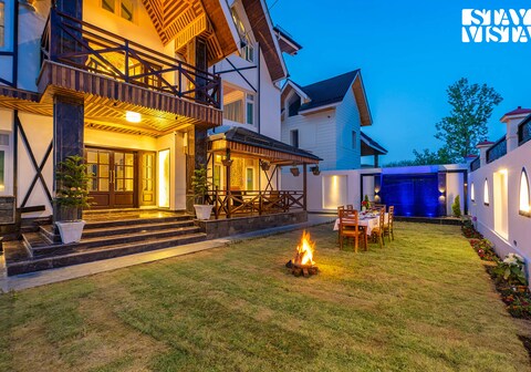 StayVista at Gauhar w/ Indoor Jacuzzi