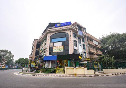 FabHotel The GK Residency