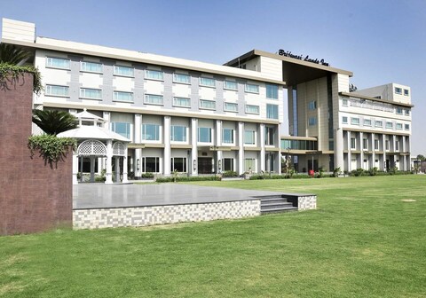 Hotel Brijwasi Lands Inn