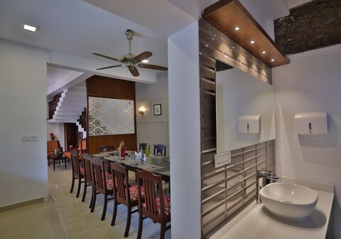 Chithirapuram Palace | Pool & Restaurant