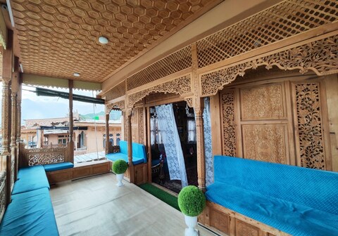 Houseboat Hapyy england