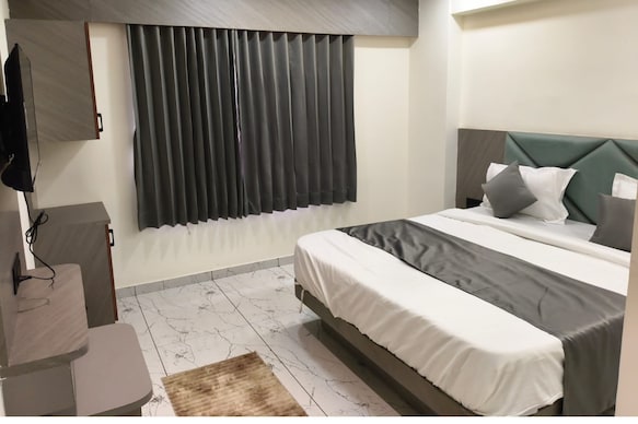 HOTEL 7 C R