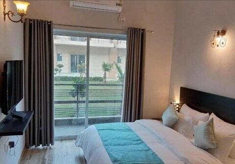 Krishna Mahal Harmony @ Vrindavan