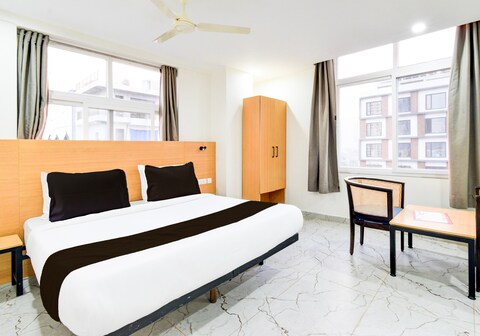 Townhouse Unnam hotels backside of Tabala Rasa Pub, financial district