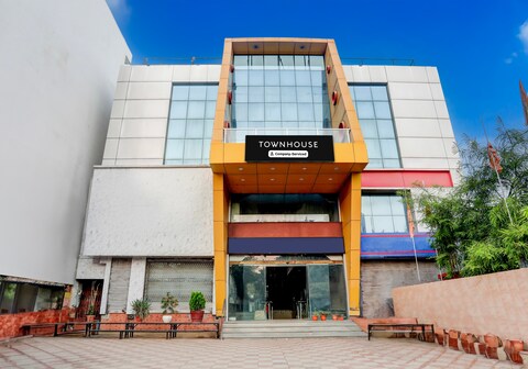 Townhouse City Centre Road Formerly Royal Inn