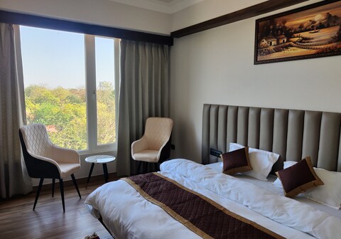 HOTEL BASANT SAROVAR