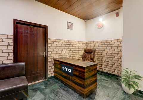 Collection O Queen's Palace