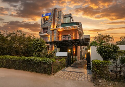 FabHotel The White Orchid