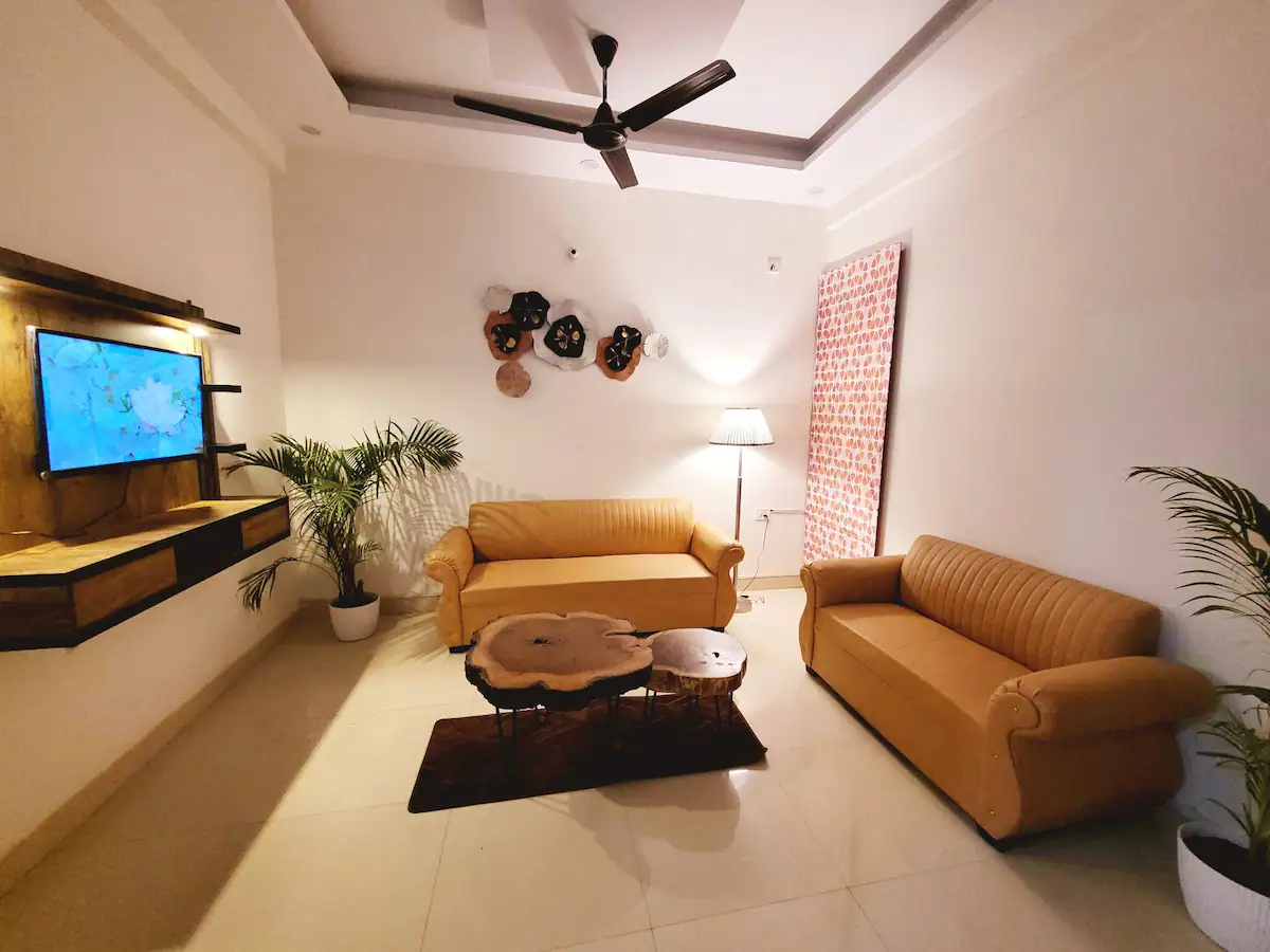 Utopia 2BHK Entire Apt In Noida