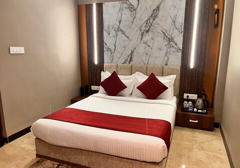 Skymoon Hotel And Restaurant