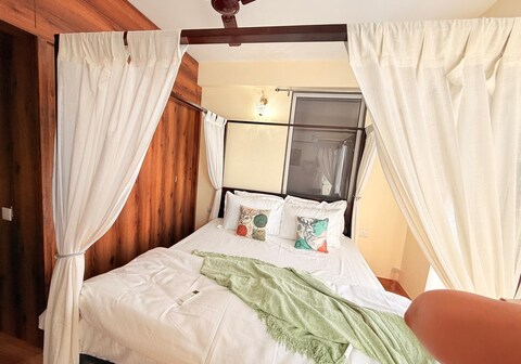 New Offer Cayetana Luxury 3BHK Balcony Jacuzzi