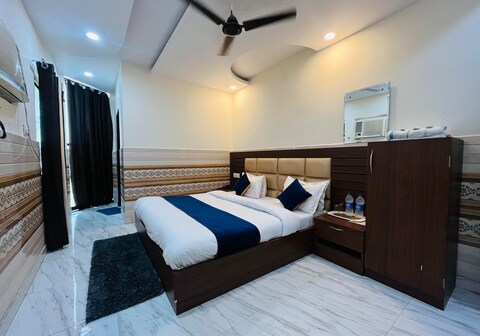 Hotel Abrol Residency