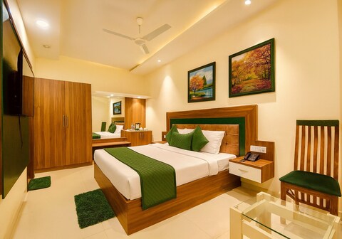 Hotel White House Near Golden Temple