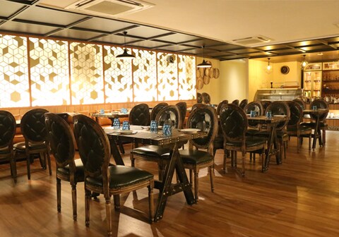 V HOTEL LUCKNOW