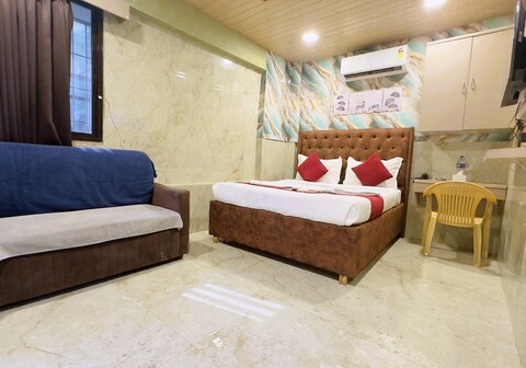 Hotel New York by Stayzy Rooms