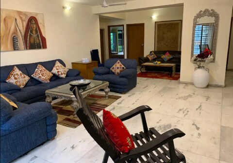 Grand lux 2BHK BANDRA W Near Olives