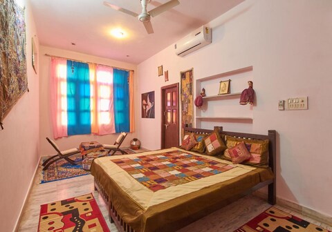 Pink Floyd Cafe & Hotel Pushkar