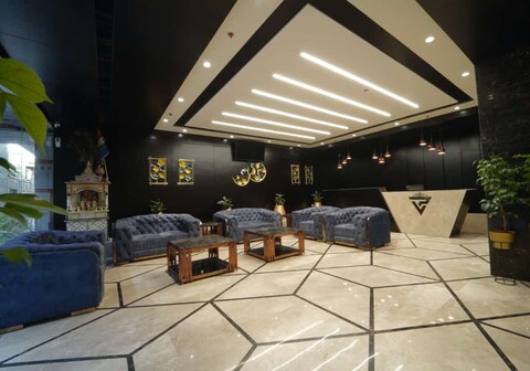 HOTEL VIVAN PINNACLE