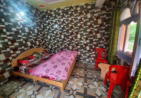 Hotel kheerganga heights