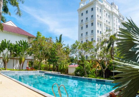 The Tahiti Beach Hotel