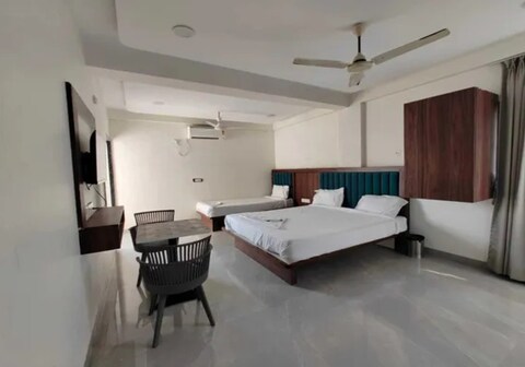 FabHotel AR Executive