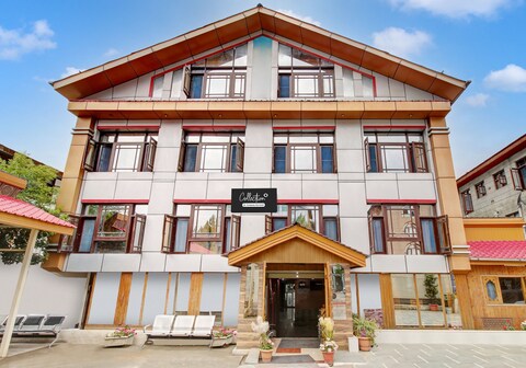 Collection O Rajbagh