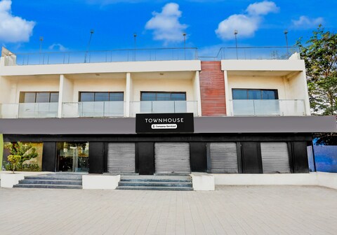 Townhouse GIR formerly Hotel Aditya