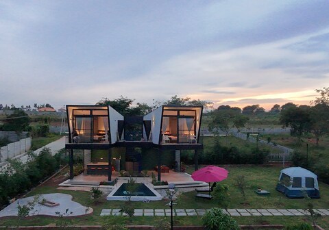 Treetopia Farmstay - 30 Mins from E-City with Pool