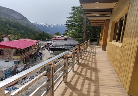 Hotel Shwetambara (1Min Walk to Gangotri Temple)