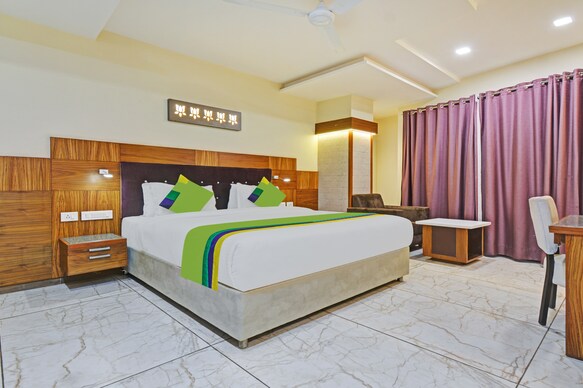 Hotel Mandovin Near Railway Station