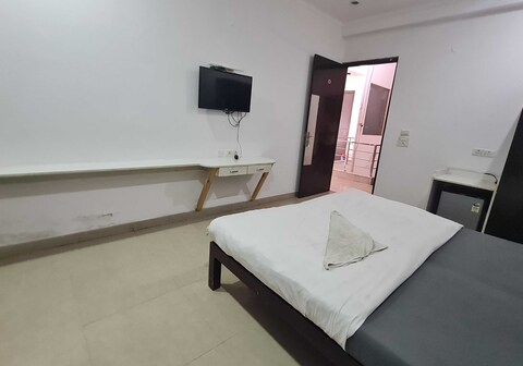 Hotel O Paradise Inn