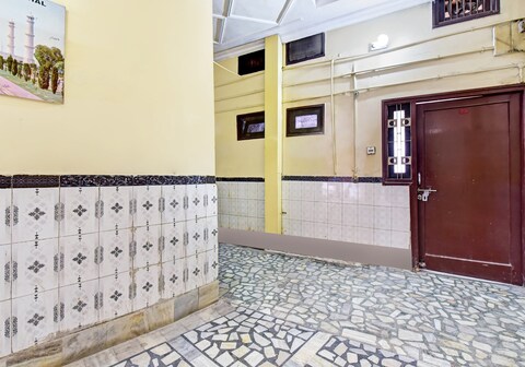 Hotel O Raj