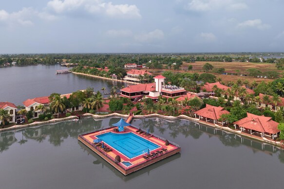 Sterling Lake Palace Alleppey