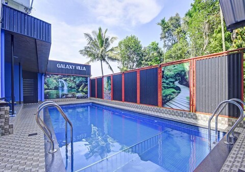 Galaxy Service Pool Villa