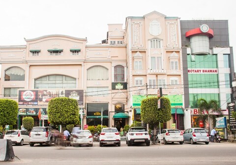 Hotel Diplomat Residency