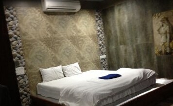 HOTEL GREEN GYANSONS