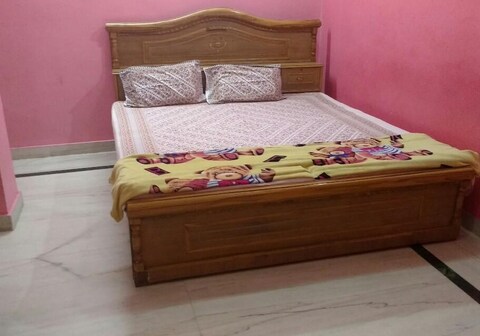 Jaipuriya Guest House (AC Room)